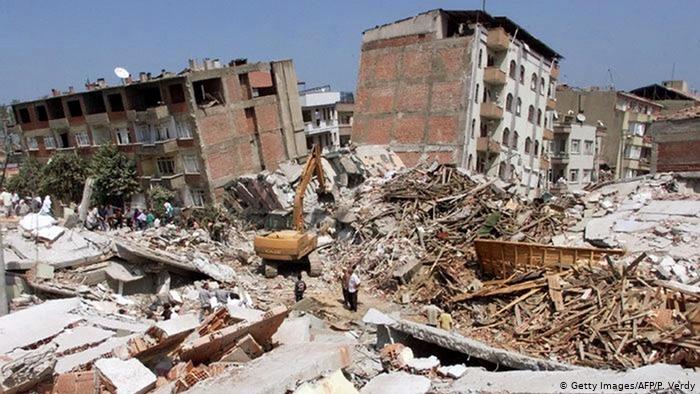 Ζωντανές οι μνήμες 20 χρόνια μετά τον σεισμό | tovima.gr