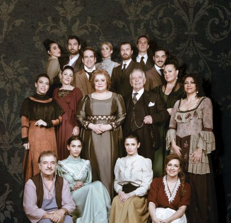 Λωξάντρα: Η θρυλική κοκόνα επιστρέφει στην Αθήνα για πέντε παραστάσεις