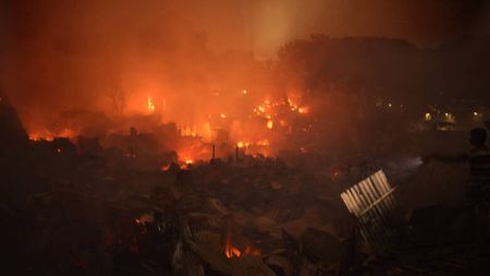 Μπαγκλαντές: Πυρκαγιά άφησε άστεγους 10.000 ανθρώπους