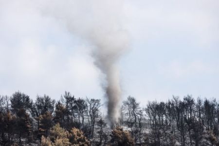 Φωτιά σε δύσβατο σημείο στην Κέρκυρα