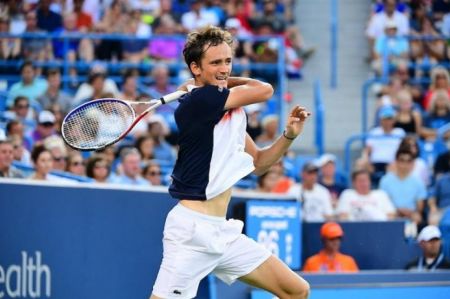 Θρίαμβος Μεντβέντεφ κόντρα στον Τζόκοβιτς