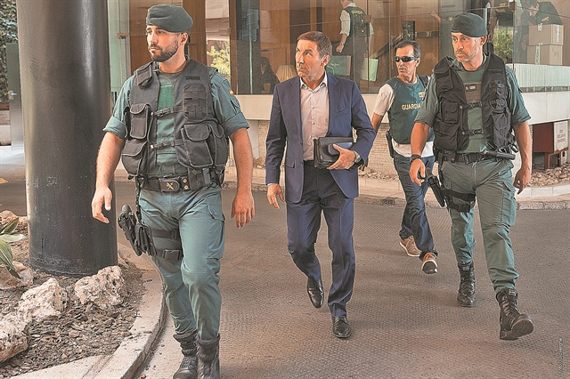 «Η ισχύς της εξουσίας επισκιάζει τα πάντα»