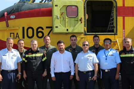 Ο Χαρδαλιάς ευχαρίστησε τα πληρώματα των πυροσβεστικών αεροσκαφών