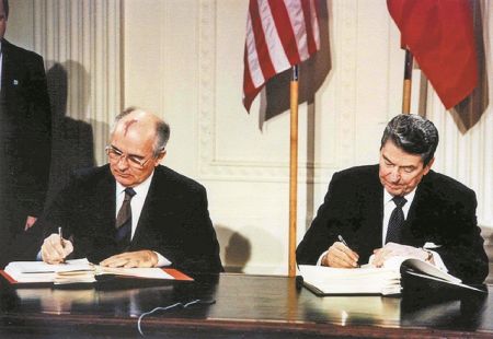 Ψυχροπολεμικά παιχνίδια με… πυρηνικά