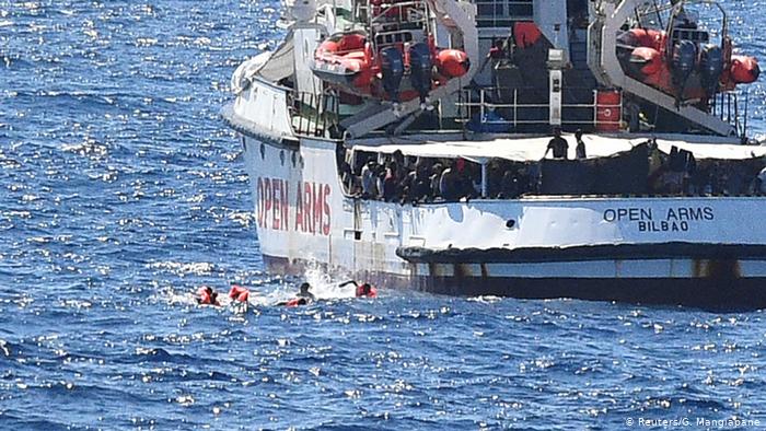 Διαιωνίζεται το θέατρο του παραλόγου στη Μεσόγειο