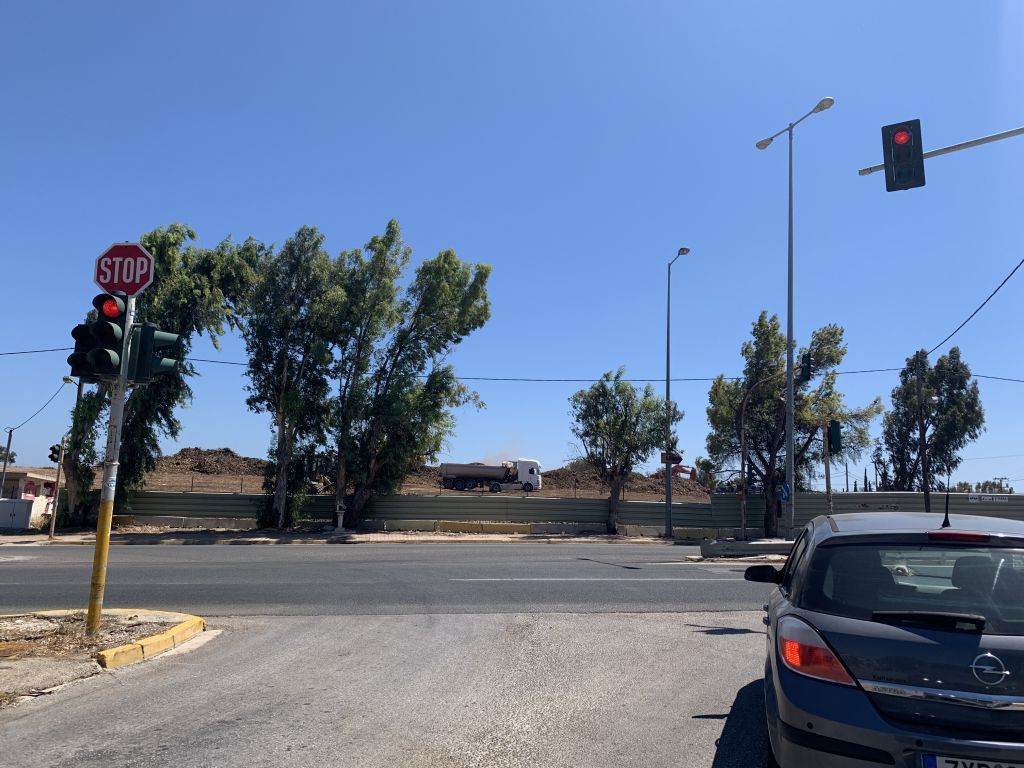 Μάτι: Το οικόπεδο της ντροπής κι ένα μπράβο