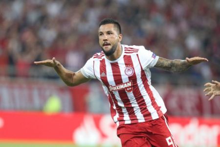 Ο Ολυμπιακός άνοιξε το σκορ (1-0) με γκολ του Γκερέρο