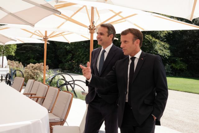 Μακρόν – Μητσοτάκης: Καρέ καρέ η συνάντησή τους