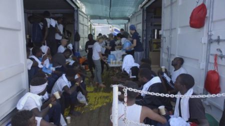Τελειώνουν τα τρόφιμα στο πλοίο διάσωσης Ocean