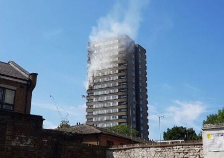 Λονδίνο: Φωτιά απέναντι από τον Πύργο Γκρένφελ