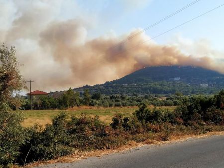 Σε ύφεση οι πυρκαγιές σε Σάμο και Κύθηρα