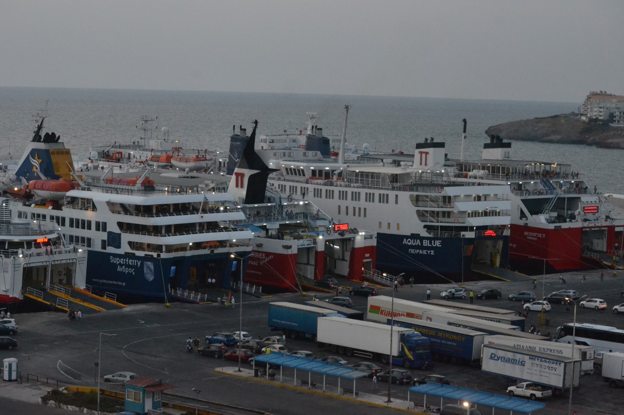 SOS: Η Ραφήνα σε κλοιό αποκλεισμού από τη θάλασσα!