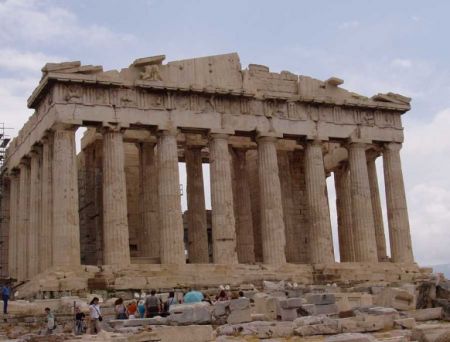 The Times : Ορόσημο στη μάχη της Ελλάδας για τα γλυπτά του Παρθενώνα η επιστροφή μετόπης από το Λούβρο