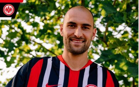 Στην Άιντραχτ Φρανκφούρτης το «κανόνι» της Σπόρτινγκ