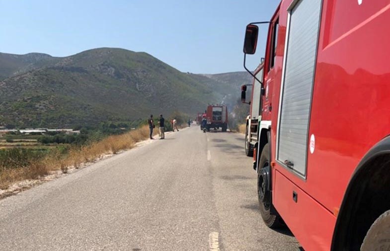 Σε ύφεση η φωτιά στον Μαραθώνα