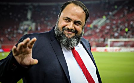 Κράσνονταρ – Ολυμπιακός: Ο Μαρινάκης στον αγωνιστικό χώρο του γηπέδου