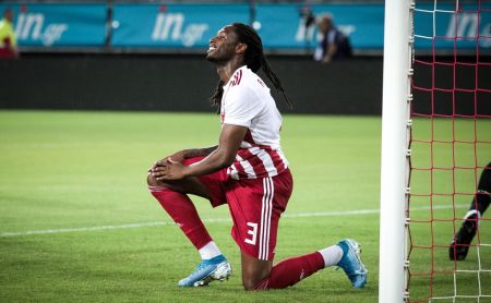 Αναγκαστική αλλαγή ο Σεμέδο, αγωνία στον Ολυμπιακό