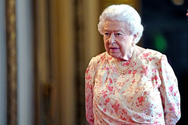 Βασίλισσα Ελισάβετ: Βυθίζει τη Βρετανία στη πολιτική κρίση | tovima.gr
