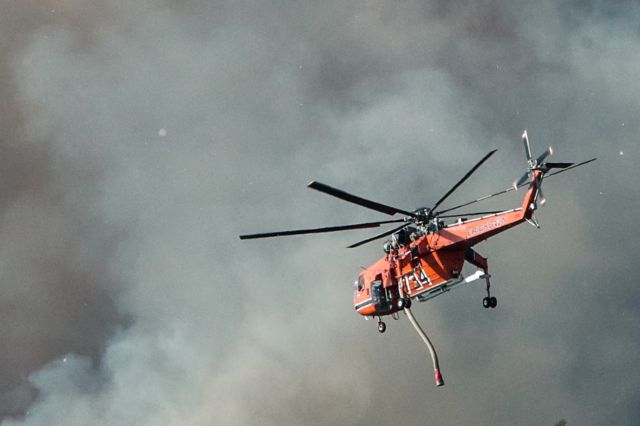 Δελφοί – πυρκαγιά: Σε εξέλιξη, χωρίς να απειλείται ο αρχαιολογικός χώρος