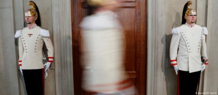 Η Ιταλία μεταξύ Σκύλλας και Χάρυβδης