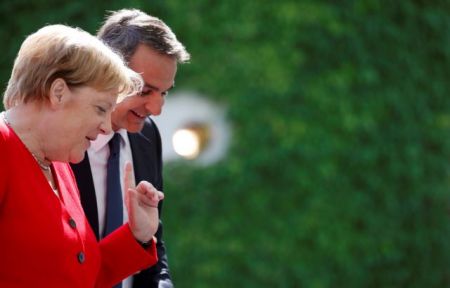 Spiegel για Μητσοτάκη : Ο πρώτος πρωθυπουργός που πάει Βερολίνο χωρίς να ζητά βοήθεια