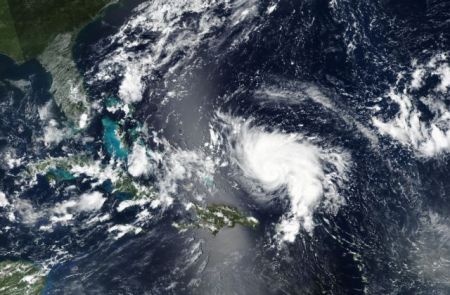Σε κυκλώνα κατηγορίας 3 ενισχύθηκε ο «Ντόριαν» που πλησιάζει τις Μπαχάμες