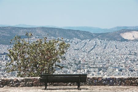 Αναστολή ΦΠΑ και εκπτώσεις φόρου στα ακίνητα