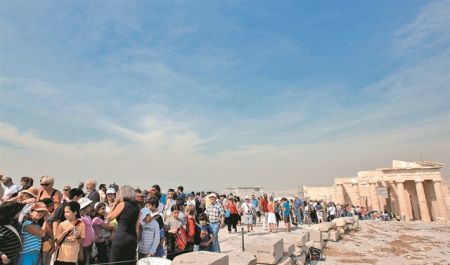 Η Ακρόπολη σε κατάσταση πολιορκίας