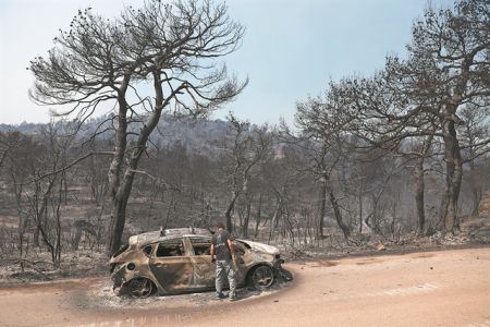Η χώρα μετράει τις πληγές της στα καμένα…