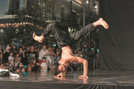 Η Καλαμάτα χορεύει ακόμα