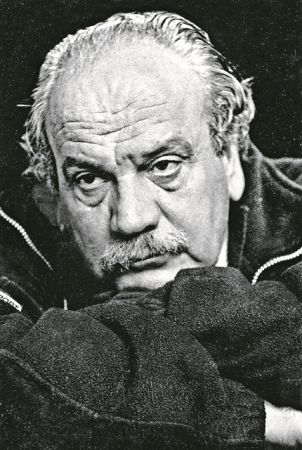 «Τα πένθη πολλά κι εγώ ολομόναχος»