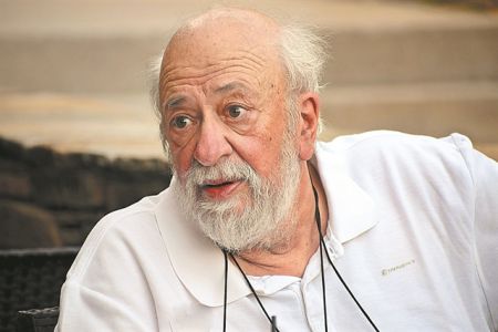 «Για το βήμα Ή τον ψίθυρο της τέχνης»