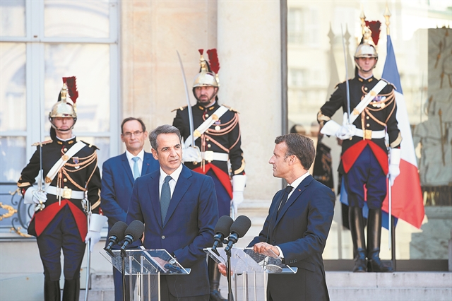 Συμμαχίες και μηνύματα από το Παρίσι