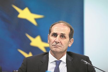 Θολό τοπίο για την κατάργηση του τέλους επιτηδεύματος