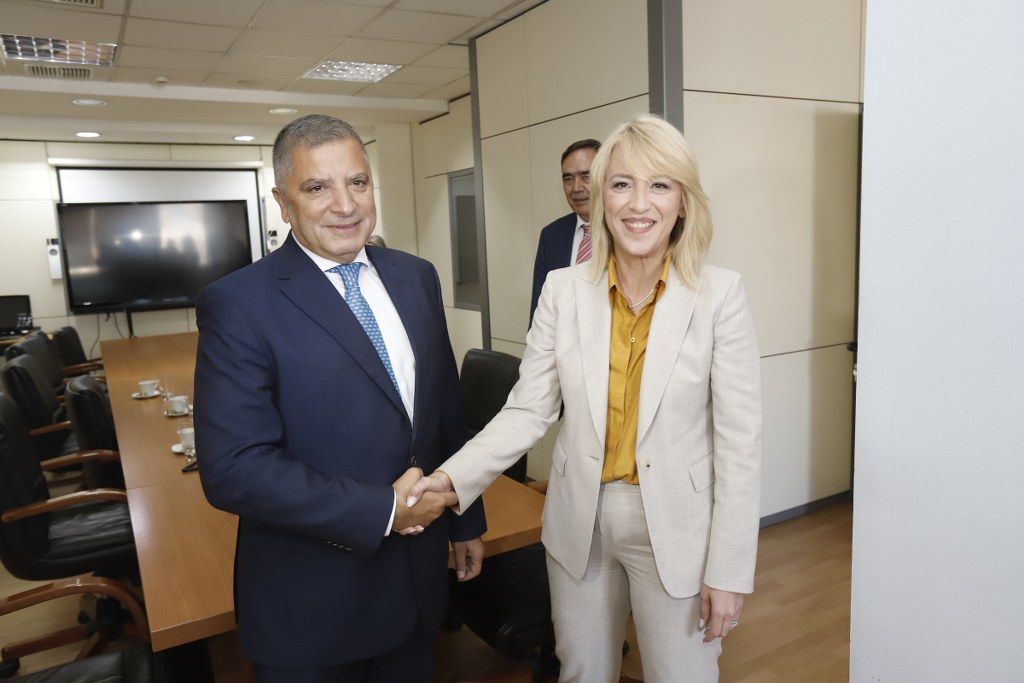 Περιφέρεια Αττικής: Παρέδωσε στον Γ. Πατούλη η Ρ. Δούρου