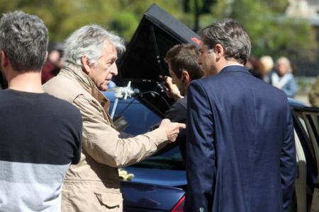 Με τη φωνή των Ελλήνων