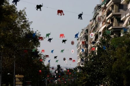 Με πολύχρωμους ελέφαντες γέμισε η Θεσσαλονίκη