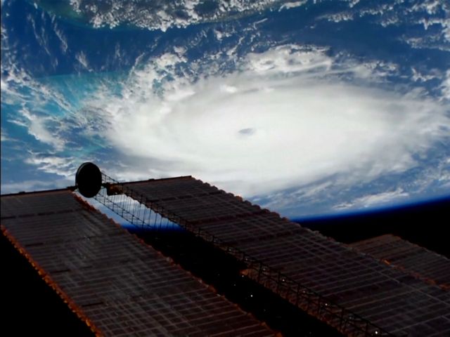 Τυφώνας Ντόριαν : Σάρωσε τις Μπαχάμες και απειλεί τη Φλόριντα [εικόνες]