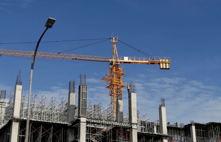 Î•ÏƒÎ¿Î´Î± 1,39 Ï„ÏÎ¹Ïƒ. $  Î¼Î¿Î¹ÏÎ¬Î¶Î¿Î½Ï„Î±Î¹ Î¿Î¹ 100 ÎºÎ¿Î»Î¿ÏƒÏƒÎ¿Î¯ Ï„Ï‰Î½ ÎºÎ±Ï„Î±ÏƒÎºÎµÏ…ÏŽÎ½ ÏƒÏ„Î¿Î½ ÎºÏŒÏƒÎ¼Î¿ | tovima.gr