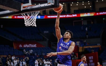 Χαμός κατά την είσοδο του Γιάννη στον αγωνιστικό χώρο