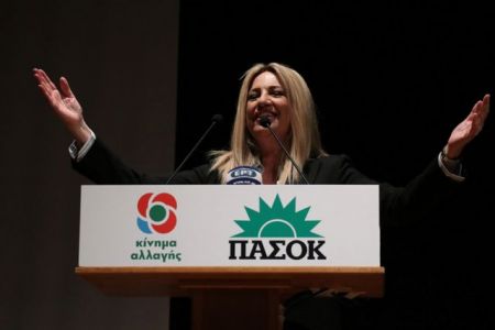 ΚΙΝΑΛ: Η Φώφη δεν σηκώνει μύγα στο σπαθί της