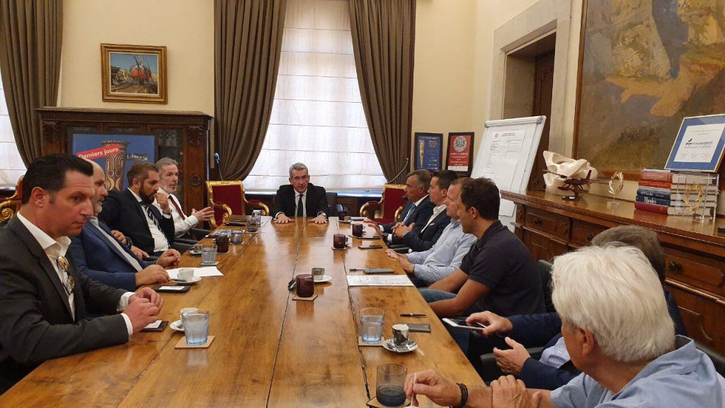 Ζεσταίνονται τα υδροπλάνα για το Νότιο Αιγαίο