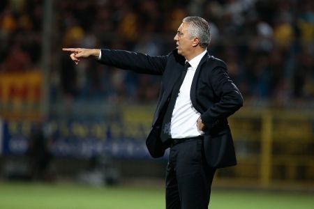 Μένει ο Κωστένογλου στην ΑΕΚ