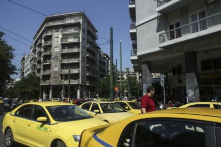 Οι ταξιτζήδες αντιδρούν σε ΚΥΑ που τροποποιεί το ελάχιστο τίμημα μίσθωσης