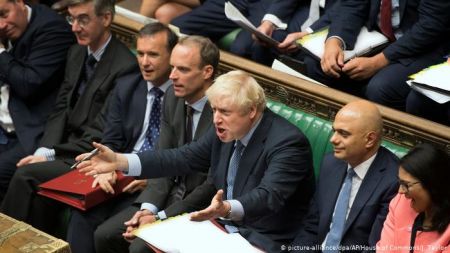 Deutsche Welle: Τρεις ήττες για τον «tragic Johnson»