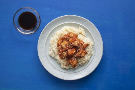 Γαρίδες στο τηγάνι με σάλτσα σόγιας και σουσάμι