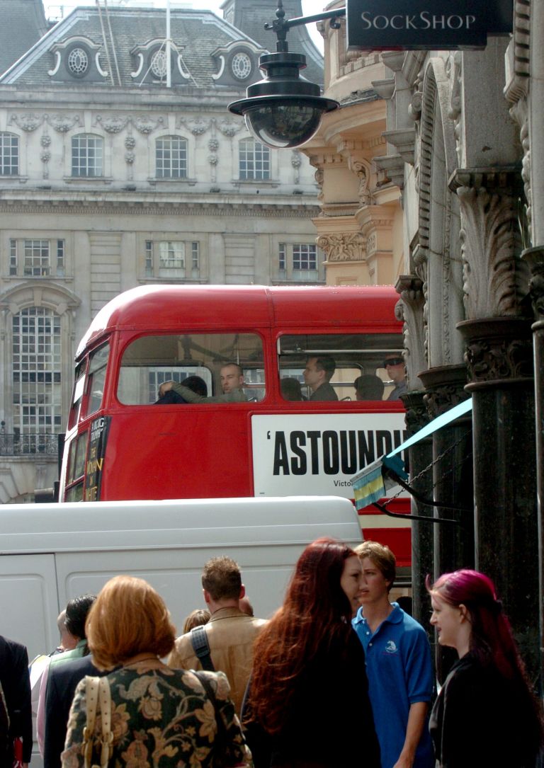 Î•Ï€Î¹Î´Î·Î¼Î¯Î± Î¿Î¹ ÎºÎ¬Î¼ÎµÏÎµÏ‚-Ï‡Î±Ï†Î¹Î­Î´ÎµÏ‚ ÏƒÏ„Î¿ Î›Î¿Î½Î´Î¯Î½Î¿ | tovima.gr