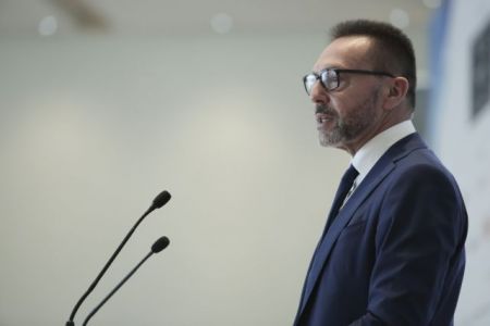 Πρόβλεψη Στουρνάρα: Ανάπτυξη 3% και πρωτογενές πλεόνασμα 3,5%