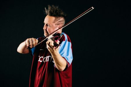 Nigel Kennedy: O θρύλος του βιολιού έρχεται ξανά στο Ηρώδειο