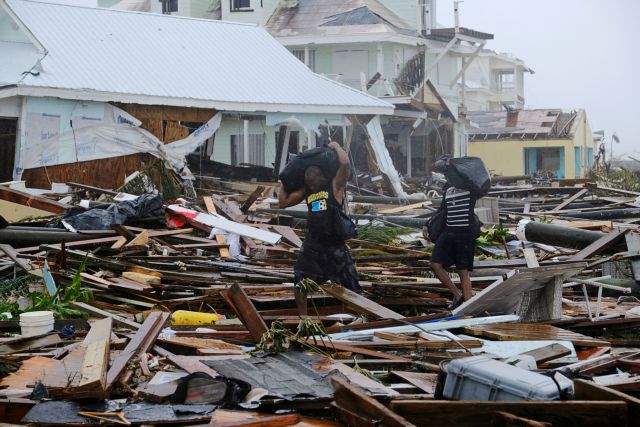 Τυφώνας Ντόριαν: Συνεχίζει το καταστροφικό έργο πλησιάζοντας τη Βόρεια Καρολίνα